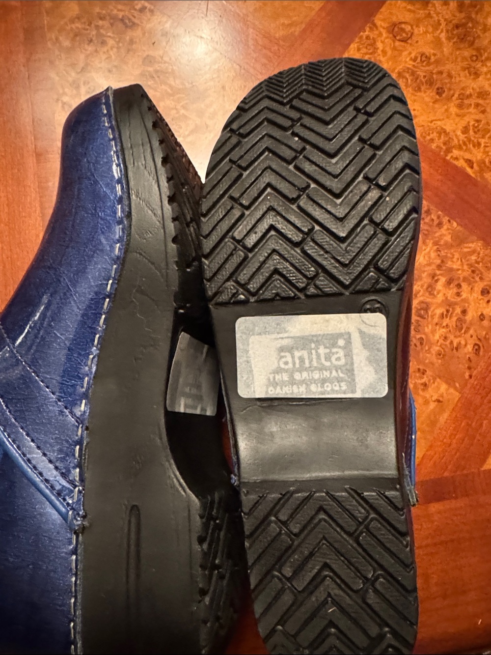 Women 8.5 blue crocks - Picture 4 of 4
